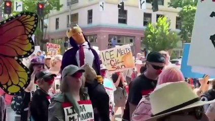 Polizei setzt Blitzgranaten und Tränengas bei 'No Kings'-Protest in LA ein