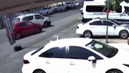 Diyarbakır’da trafik kazası güvenlik kamerasına yansıdı