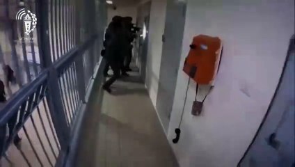 İsrail'den insanlık dışı muamele! Cezaevindeki Filistinlilere baskın yaptı