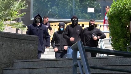 Salida del juzgado de los cuatro ultras condenados por colgar un muñeco de Vinicius