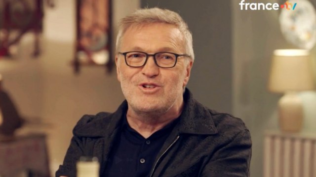 Laurent Ruquier évoque la découverte de son homosexualité : J'ai cru que je regardais les garçons parce que...