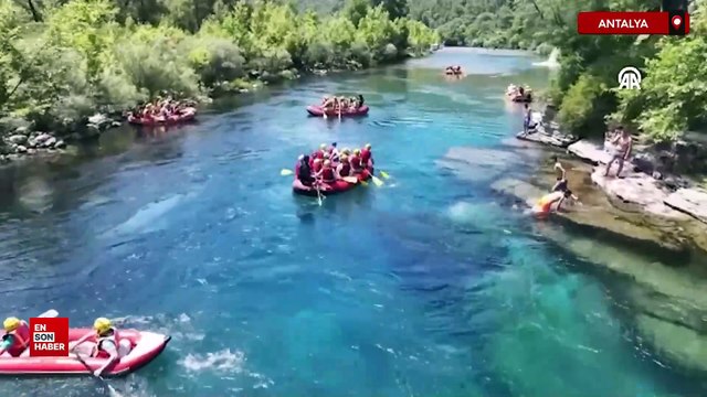 Adrenalin tutkunları Köprüçay'da rafting heyecanı yaşıyor