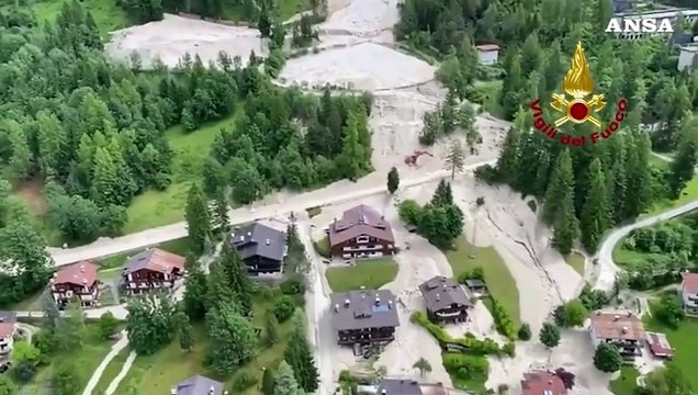Maltempo nel Bellunese, frana in Cadore: persone bloccate nelle case