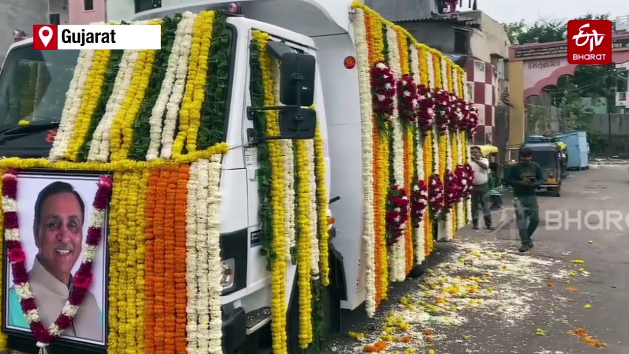 Wife Anjali Receives Vijay Rupani's Mortal Remains; Last Rites In Rajkot At 5 PM Today