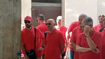 Pisa, i preparativi per la Luminara di S. Ranieri: 190 addetti accendono 100mila lumini