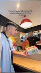 Il ramène ses steaks au McDo pour demander un burger halal