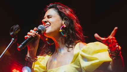 Mariana Aydar canta o sucesso "Anunciação", de Alceu Valença