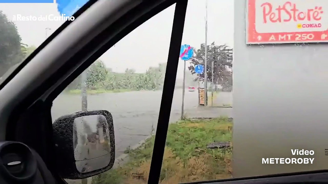 Maltempo in Emilia Romagna: i video di grandine, allagamenti e vento