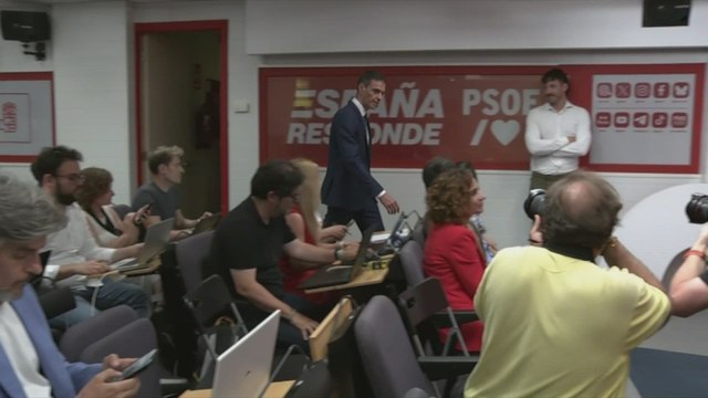 El gesto viral de María Jesús Montero a la prensa tras la intervención de Pedro Sánchez