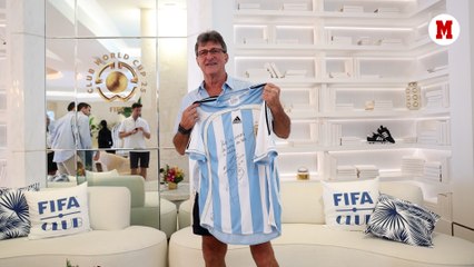 Kempes: "Vinícius juega más con la tribuna que con los compañeros"