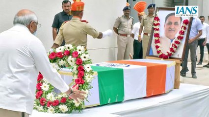 पंचतत्व में विलीन हुए गुजरात के पूर्व सीएम विजय रूपाणी, अमित शाह ने दी श्रद्धांजलि