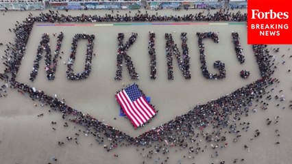 Anti-Trump Protesters In San Francisco Gather On Ocean Beach For A ‘No King’ Rally