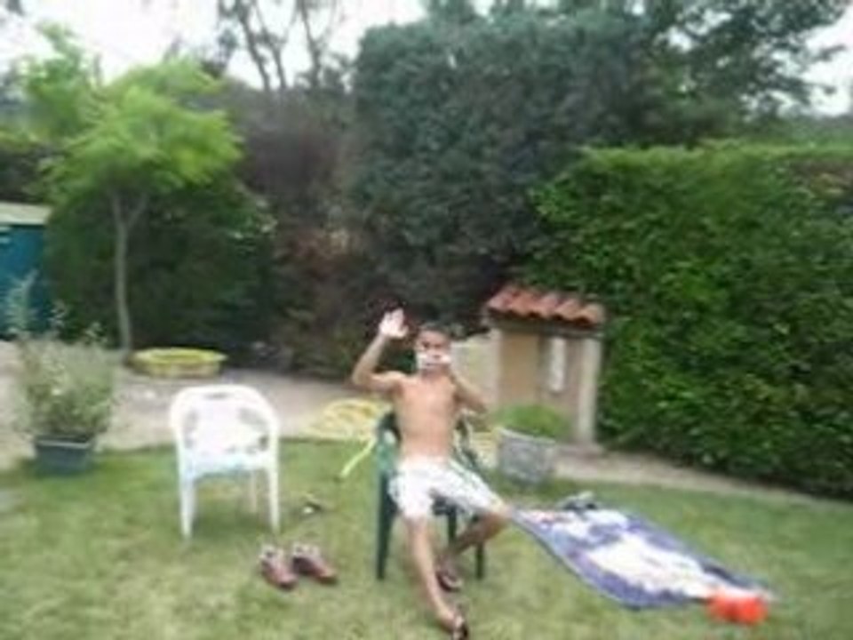 comba dans une piscine