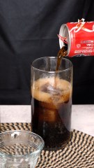 Este truco con Coca Cola lo aprendí en un bar