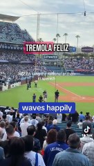 Cantante da voz al himno nacional de EE.UU. en español, durante partido de los Dodgers: "Esto es para mi gente"