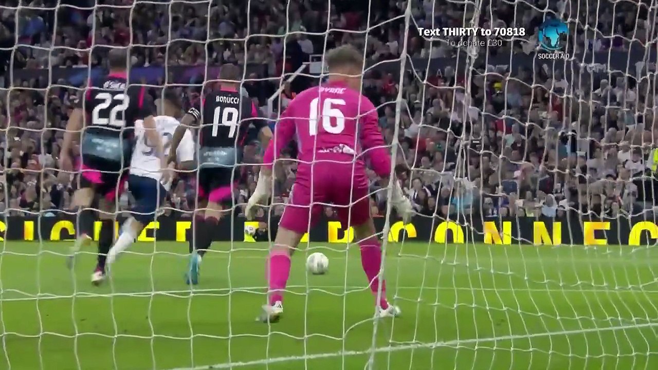 HIGHLIGHTS - Soccer Aid 2025 _ England v World XI _ Tomlinson, Zuu, Tevez, Ginge, Rooney & More!