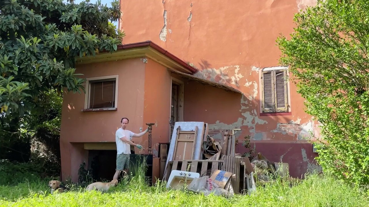 Spring CLEANING and preparing for DEMOLITION - Episode 2 of our Italian house renovation