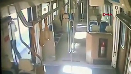 Trende sigara içtiği için uyaran güvenlik görevlisini öldürdü