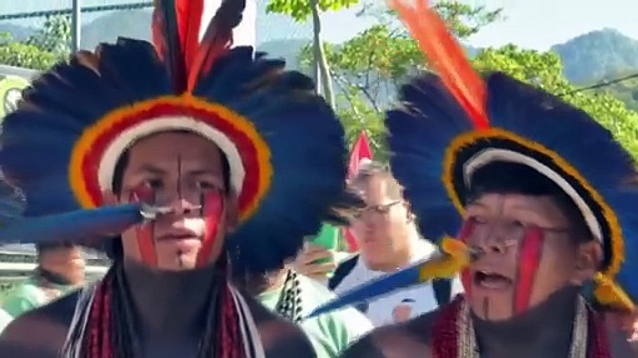 Indigene protestieren gegen Brasiliens Verkauf von Öl-Blöcken im Amazonas