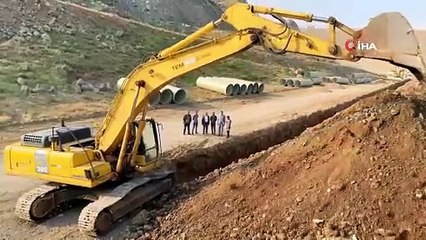 Yüksekova’nın tarımına dev yatırım: Sulama projesinde boru döşeme çalışmaları başladı