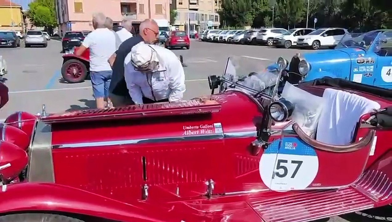 Mille Miglia, il passaggio da Prato: vetture da sogno che sfidano il tempo