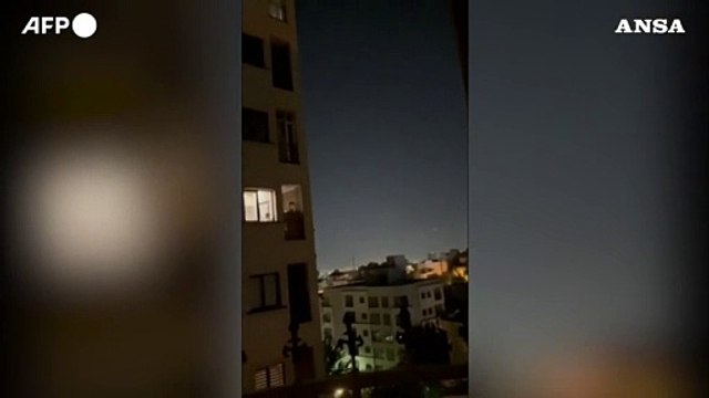 Teheran, esplosioni in cielo per gli attacchi tra Israele e Iran