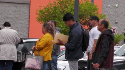 A pesar del endurecimiento migratorio, mexicanos abarrotan el consulado en busca de visa