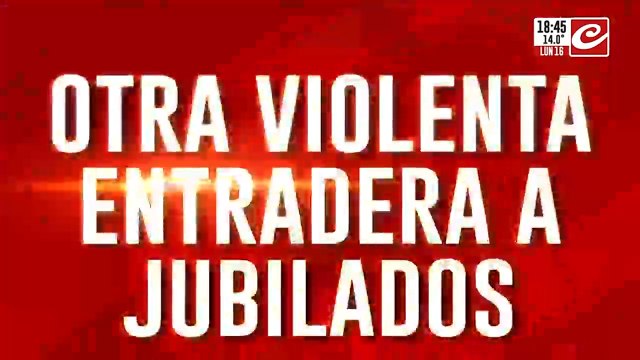 Violenta entradera a jubilados: 5 delincuentes los maniataron y golpearon
