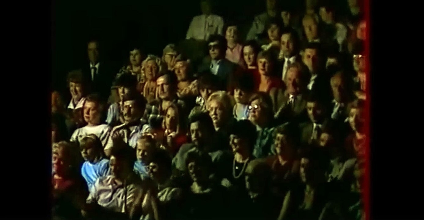 Andrzej Zaucha singing.