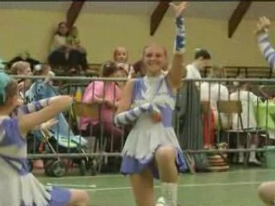 majorettes dauphines sallauminoises a thumeries le 110508