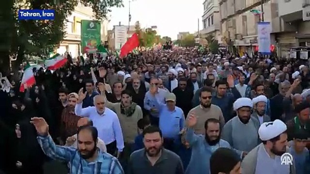 İsrail saldırısında hayatını kaybeden Devrim Muhafızları üyeleri için cenaze töreni düzenlendi