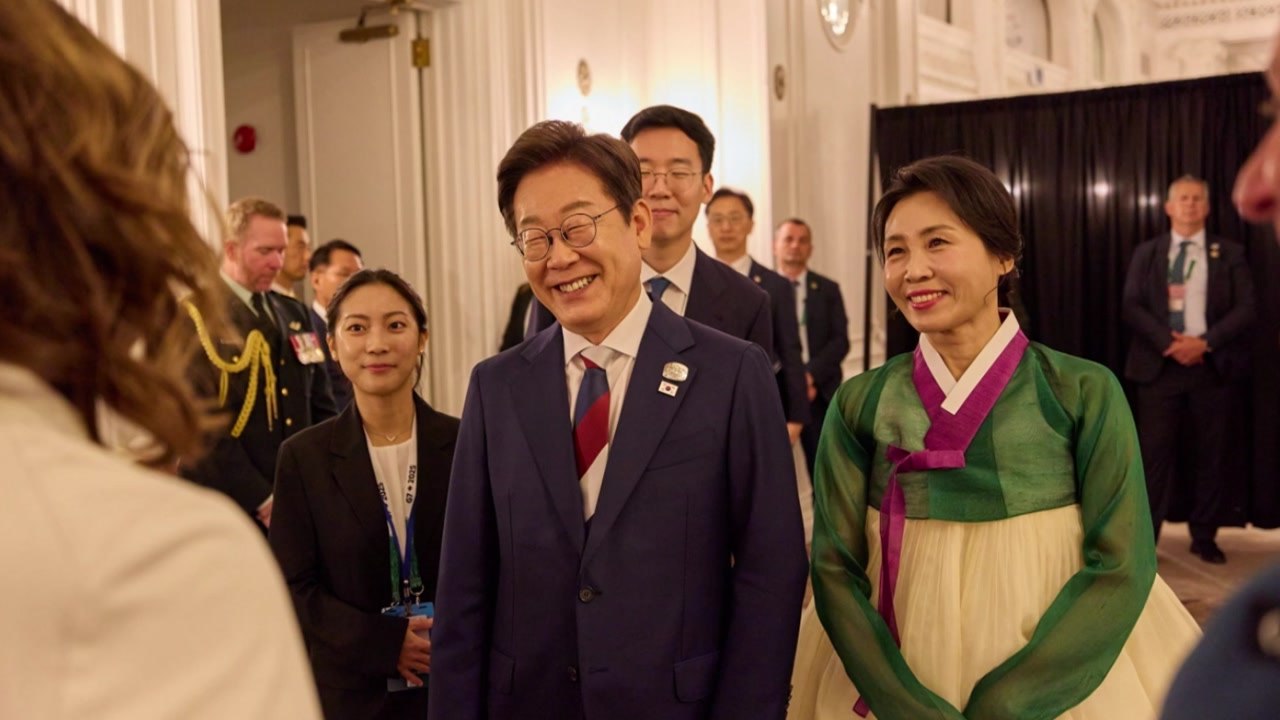 간담회 때도 '딱붙 내조'..."한복입자 촬영 요구 많아 받아" [앵커리포트] / YTN