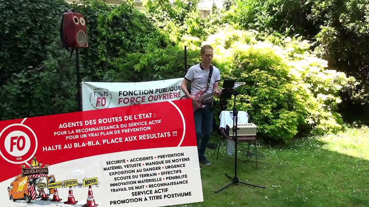 "Agents des routes en danger, urgence à les protéger" sur l'air de "We will rock you" de Queen