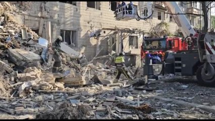 Ancora attacchi russi a Kiev, diverse decine di feriti