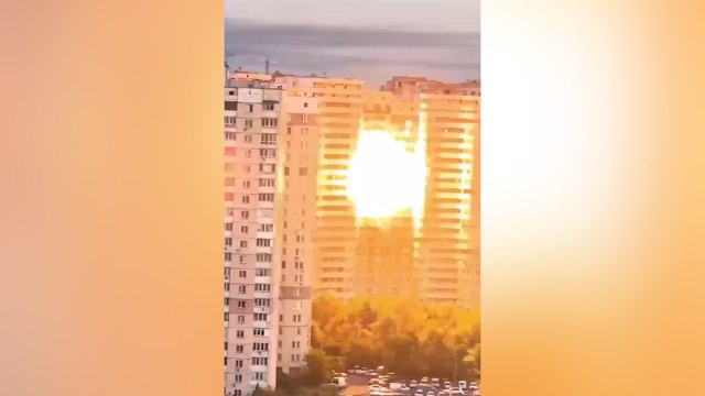 Rus İHA'sı Kiev'de sivil konutu vurdu