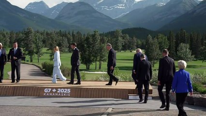 G7 members pose for family photo