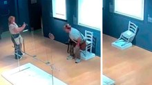 Turisti danneggiano la “sedia di Van Gogh” – Il video sconvolge il web