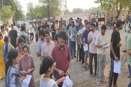 RAS Mains Exam 2024 : लंबे विरोध के बावजूद आज से आरएएस मुख्य परीक्षा शुरू, वीडियो में देखें अभ्यर्थियों का जोश