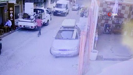 Direksiyon başında fenalaştı 4 araca çarparak durabildi