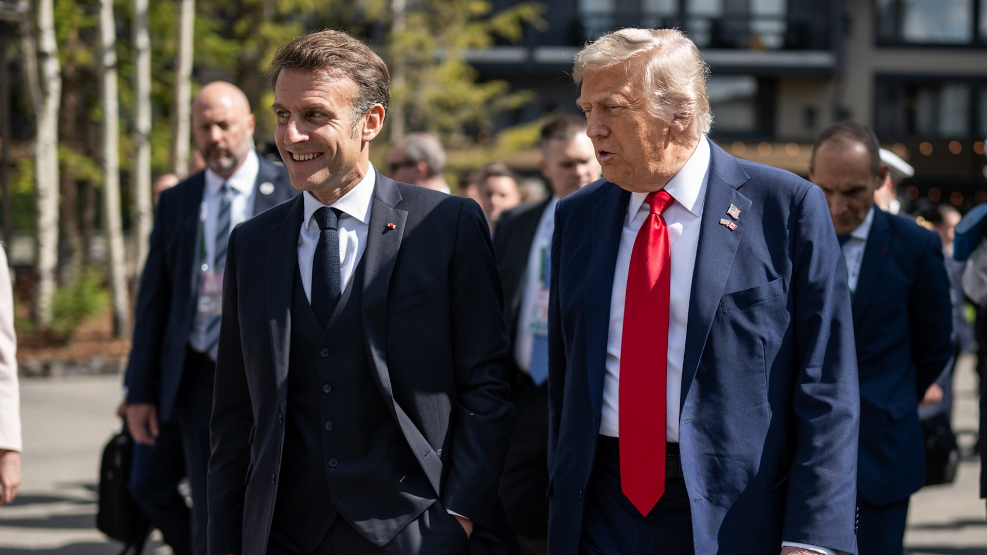 Trump ridiculiza una vez más a Macron tras su marcha del G7: "Siempre se equivoca"
