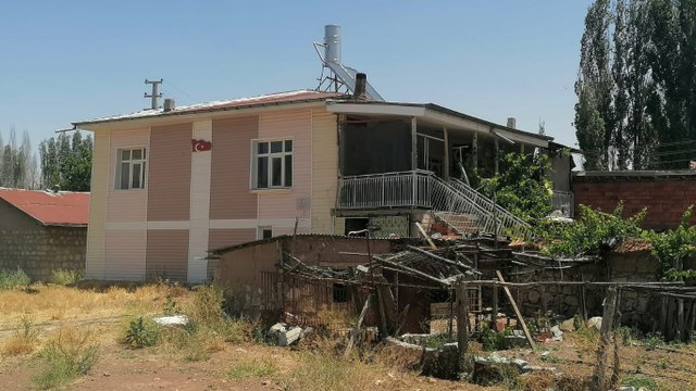 MHP'li Belediye şehit babasının evini satılığa çıkardı! Teröristler kadar bize müsamaha gösterilmiyor!