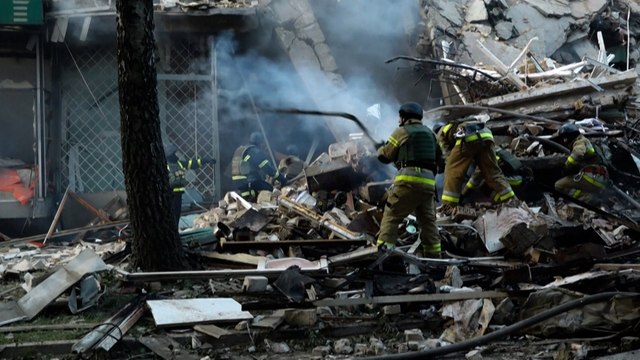 Guerre en Ukraine : des frappes russes font au moins 14 morts à Kiev