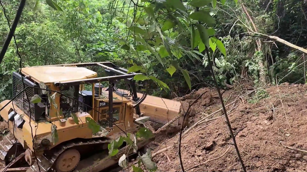 Bulldozer D6R XL The Reliable Vehicle for Mountain Road Projects