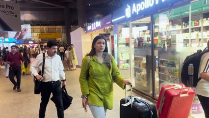 Heartbroken Mannara Chopra Spotted After Her Father’s Sudden Demise