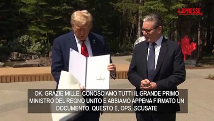 G7, gaffe di Trump con Starmer: gli cadono i fogli e inserisce la Gran Bretagna nella Ue