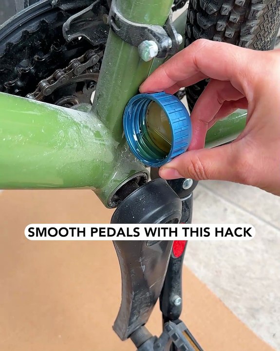 Every biker needs this trick 🚲✔️