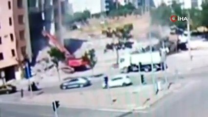 Kepçe operatörü enkaz altında kaldı!