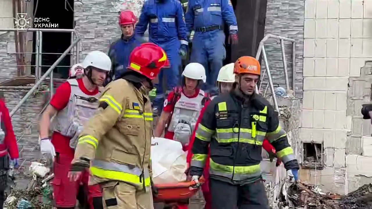 Ataque ruso en Kiev deja 15 muertos y más de 150 heridos