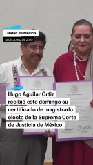 Hugo Ortiz recibe el certificado de victoria en las elecciones del Poder Judicial