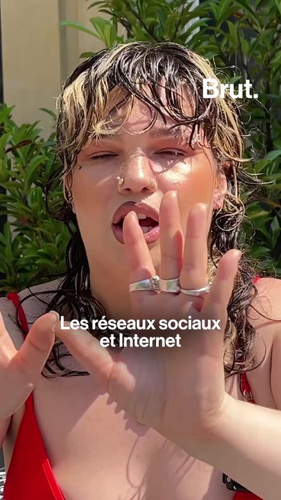 On a rencontré la chanteuse Lola Young.